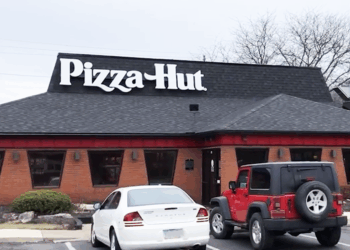 Pizza Hut Classic: Retro fun ruined by non-English-speaking staff, indifferent customer service