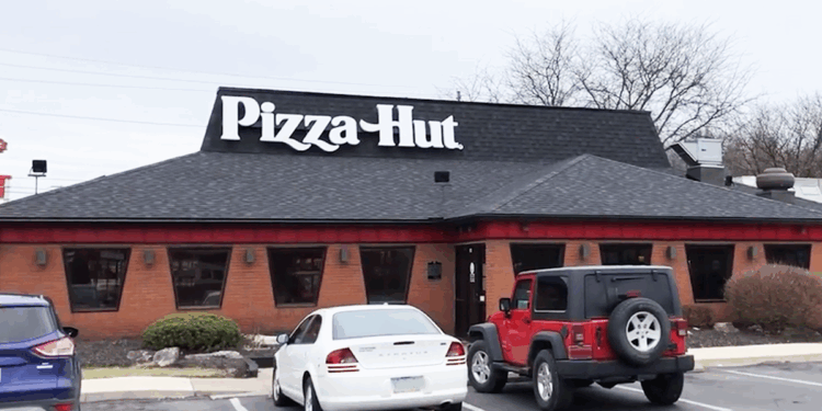 Pizza Hut Classic: Retro fun ruined by non-English-speaking staff, indifferent customer service