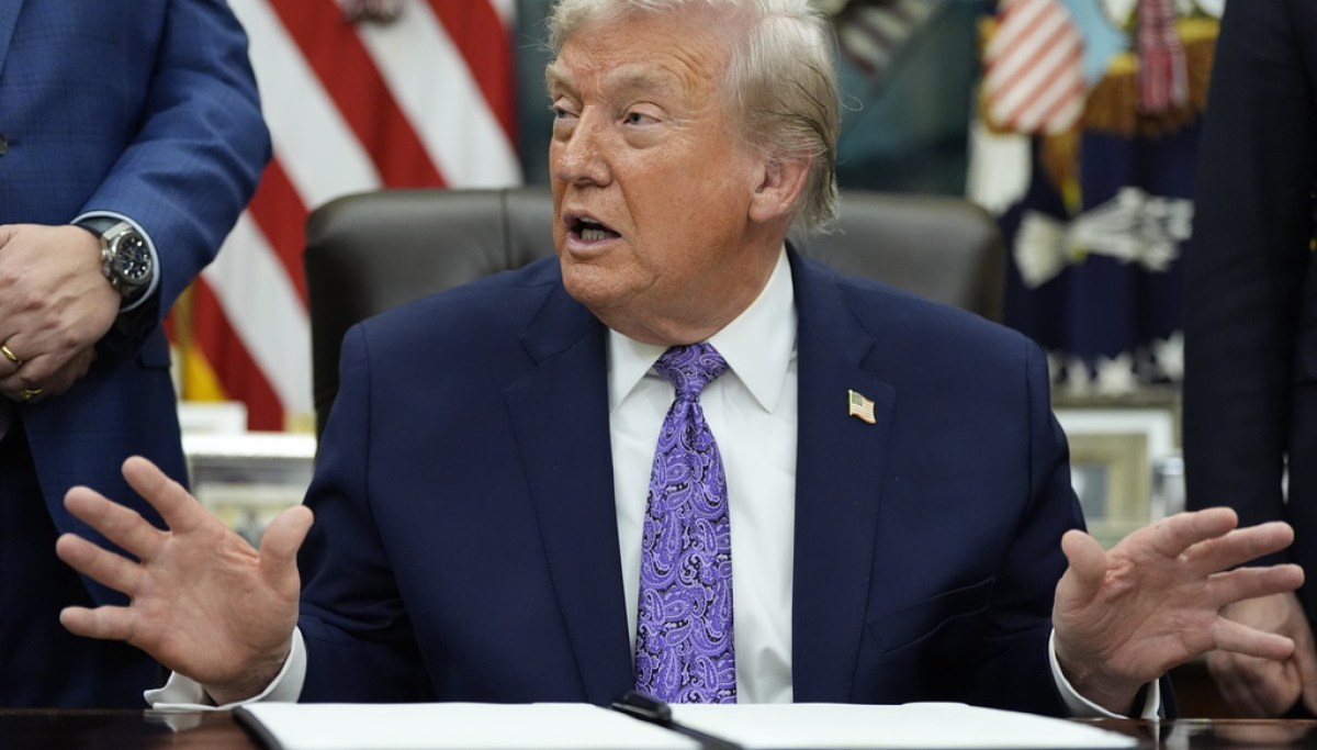 Trump wants next Fed chair to consult with him on interest rates