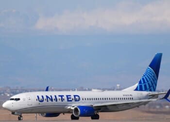 United flight returns to Dulles Airport after engine failure
