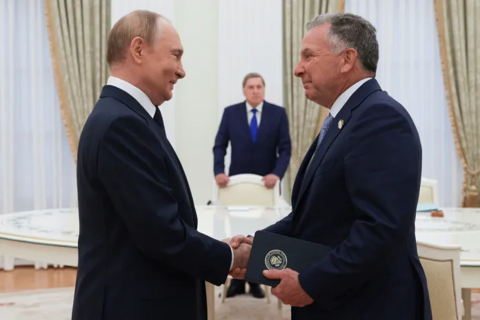 Steve Witkoff shakes hands with Russian President Vladimir Putin