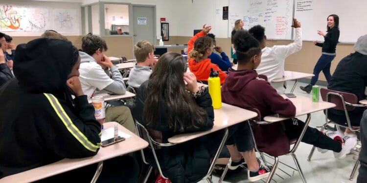 ​​Americans don’t trust feds in K-12 decisions, survey shows