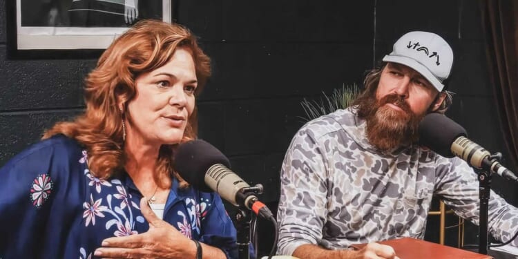 Lisa Harper's heartbreaking yet miraculous adoption journey reduces the Robertsons to tears on 'Unashamed'