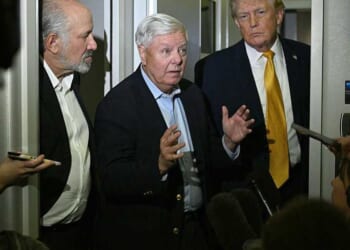 Lindsey Graham dons 'Make Iran Great Again' hat amid raging protests against Khamenei regime