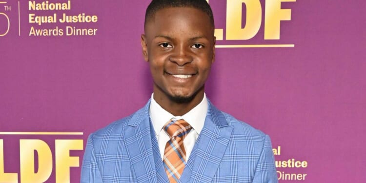 Arkansas mayor who was praised as youngest black mayor accused of inappropriate Snapchat messages with 14-year-old boy