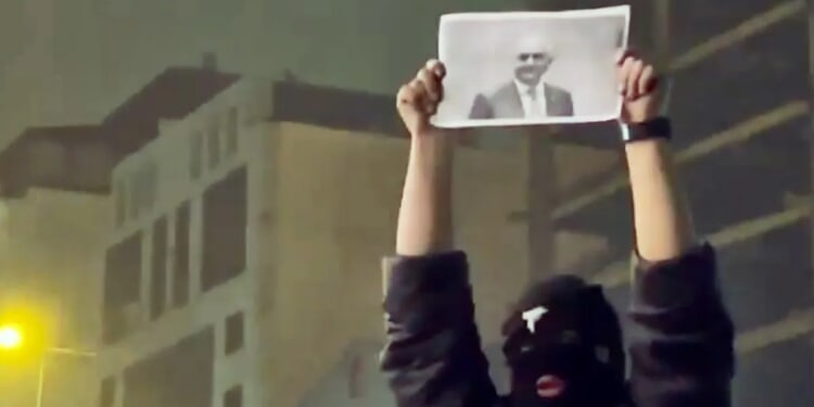 Iran's exiled prince calls for prompt protests amid killings: 'This is a war'