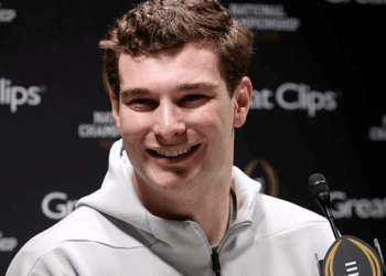 Hoosiers QB Fernando Mendoza gives 'all the glory to God' ahead of national championship