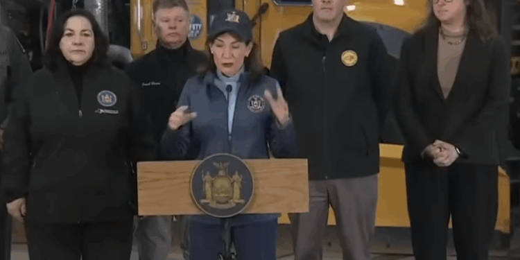 As 3 Die, NY Gov Turns Down Federal Support for Snowstorm to Protest ICE