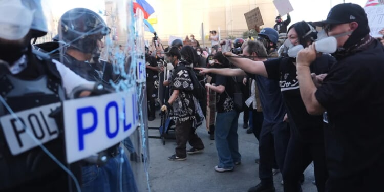 Left-wing rioters attack officers in LA as Bass warns military may return