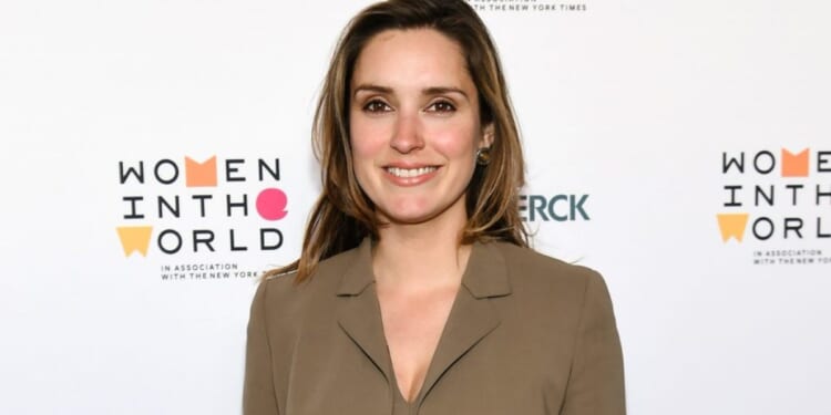 A country living in two realities, thanks to legacy media