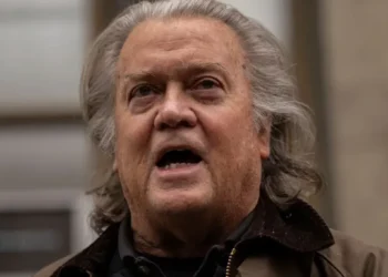 Bannon slams Trump Iran threat as straight out of 'Clinton playbook'