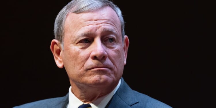 Chief Justice Roberts prioritizes independent branches in report