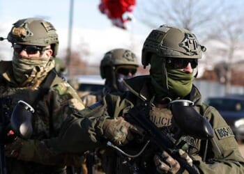 'Don't make a bad decision': ICE officer warns smug leftists allegedly trailing agents in their SUVs