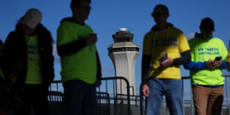 FAA lost up to 500 air traffic controller trainees