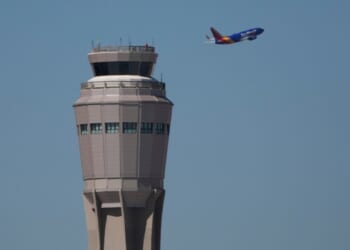 FAA picks two companies to replace outdated air traffic control radar systems