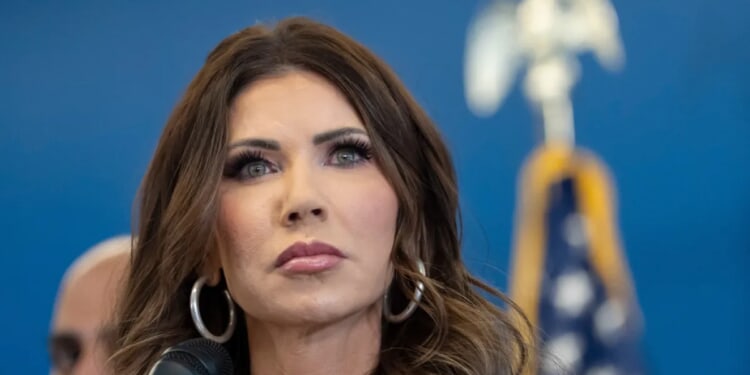 House Democrats ask judge to block ICE oversight visit policy