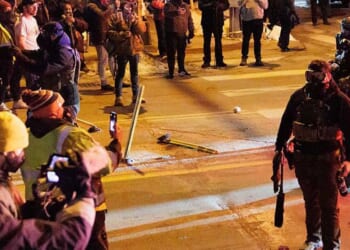 Minneapolis chaos escalates: Federal prison guards in riot gear block hateful mob after another ICE shooting