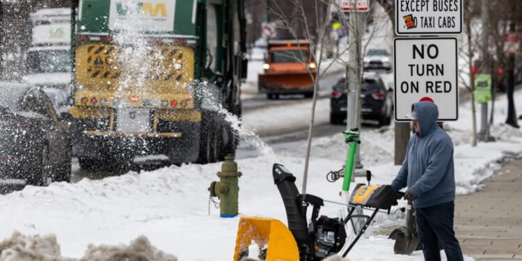 Over 100 dead as East Coast braces for nor'easter