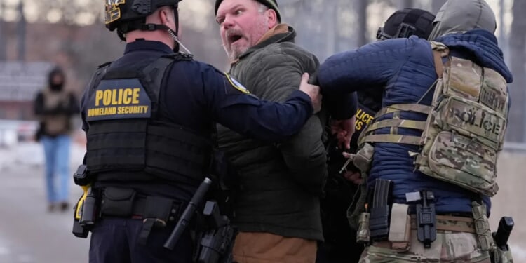 Pentagon orders 1,500 troops to prepare for Minnesota deployment