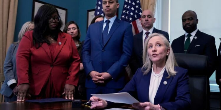 Spanberger scraps Youngkin's ICE cooperation order on first day