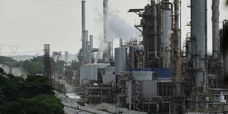 Trump claims that Venezuela stole US oil: What to know