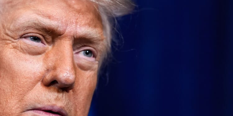 Trump talks toppling 'dictator' Maduro at Mar-a-Lago