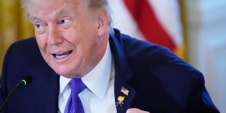 Trump tells Cuba to 'make a deal' before oil and money cut off