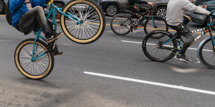 Mob of bicycle-riding thugs gang up on, brutally beat up lone driver amid accident dispute: 'I was just fighting for my life'