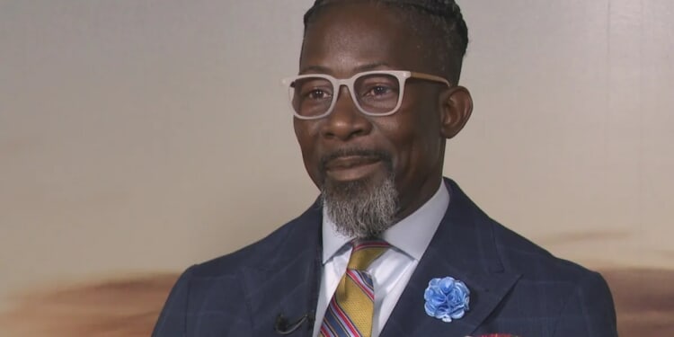 Former Des Moines superintendent pleads guilty in citizenship fraud case