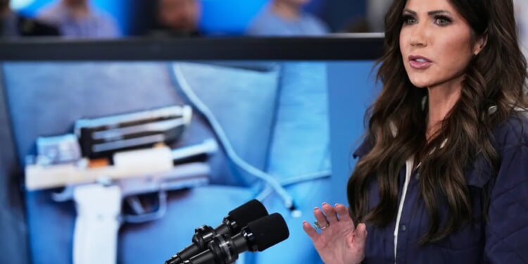 DHS agents taken aback by Noem approach to Pretti investigation