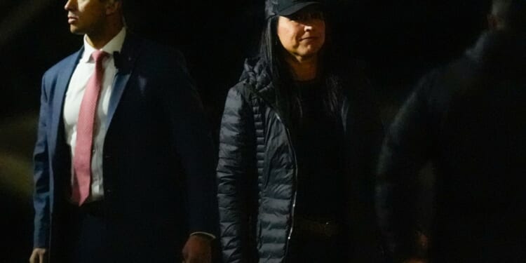 Gabbard arranged call between Trump and FBI agents after election facility raid