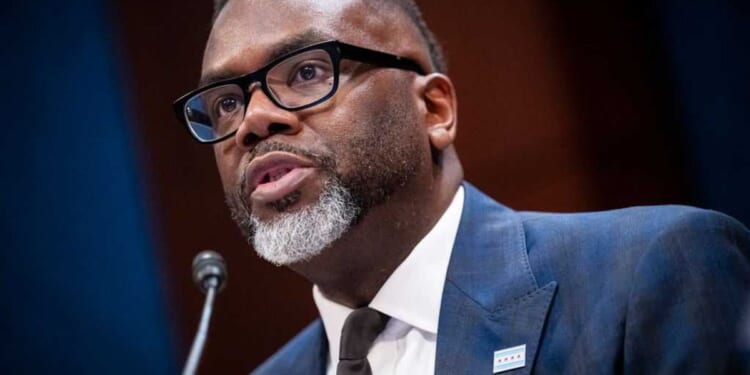 'ICE on Notice': Chicago Mayor Johnson threatens to prosecute federal agents enforcing immigration laws