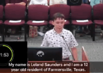 Texas: Muslim Group Hands Out Hijabs, Qur’ans at School For World Hijab Day