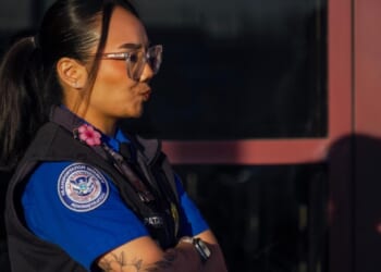 100,000 DHS employees working without pay as shutdown nears day 40