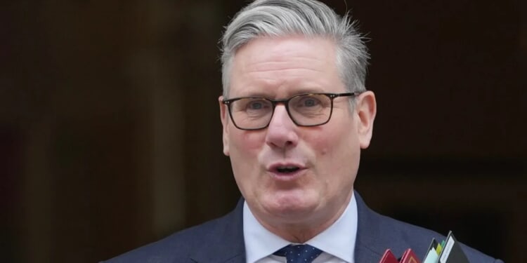 Starmer defends waffling on Iran, fights Trump criticism