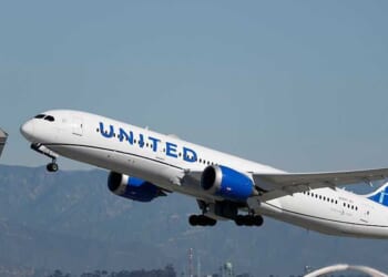 'It's about time': Passengers who refuse to use headphones may be kicked off this airline