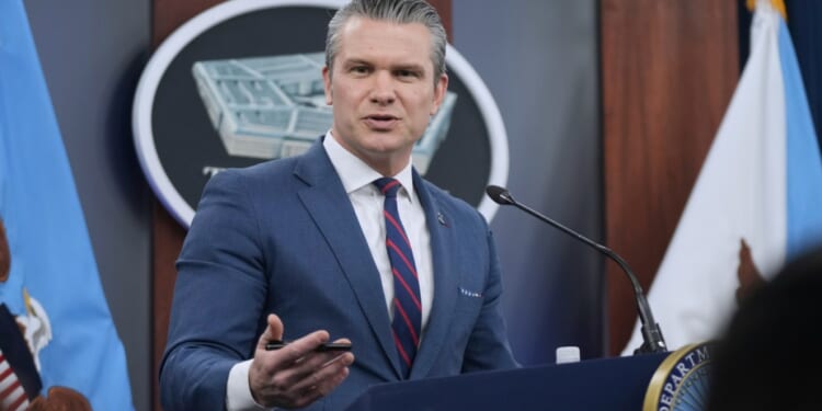 Pentagon bans photographers from Hegseth's Iran war briefings