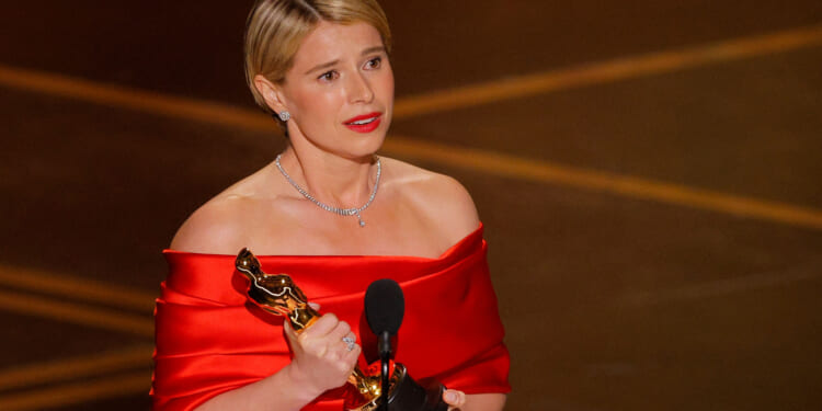 Jessie Buckley’s Beautiful Homage to Mothers