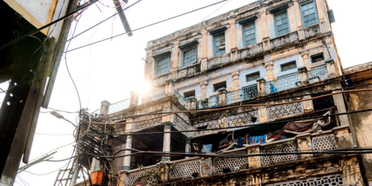 An apartment building for the Chopras: Review of The Complex