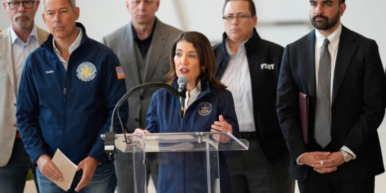 Duffy, Hochul, and Mamdani hold presser on Laguardia plane crash