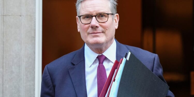 Starmer-Farage blow-up in Parliament ends with Reform storm-out