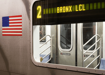 Mugger slashes teen in face, steals his phone — but victim grabs knife from mugger and fights back in brutal fashion: Report