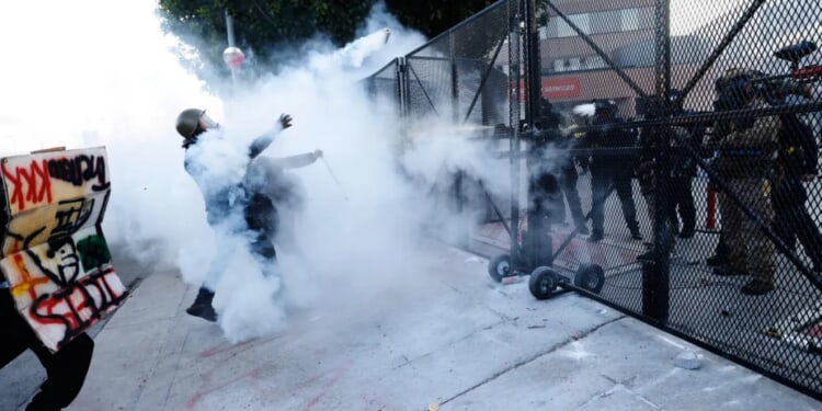 A bad week for the West against its green-red enemies