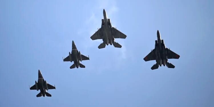'A number of' US fighter jets crash in Kuwait
