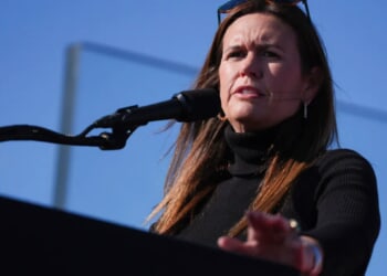 Arkansas governor told to leave restaurant where employees were 'uncomfortable'