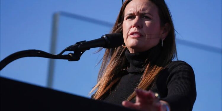 Arkansas governor told to leave restaurant where employees were 'uncomfortable'