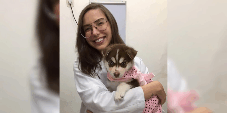 Isadora Borges holding a puppy