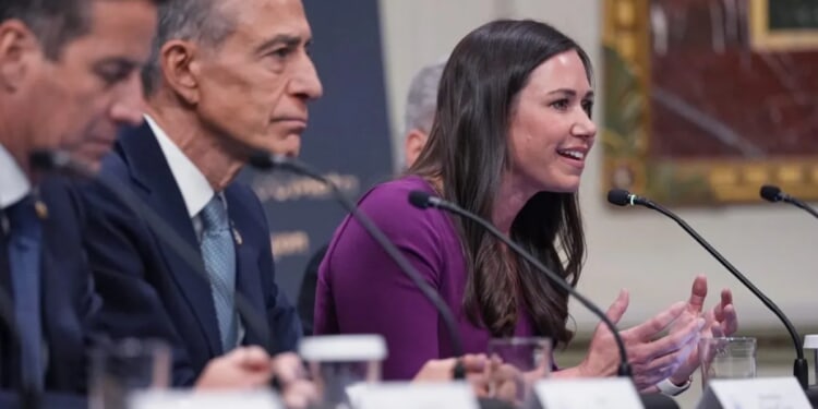 Britt backs No Shutdown Paychecks to Politicians Act