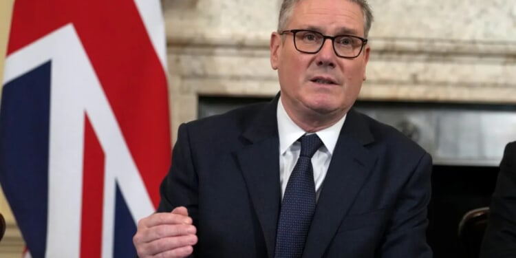 Conservative British leader demands Starmer target China 'threat'