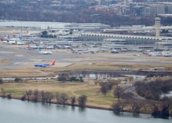 DC airports face full ground stop after 'equipment outage'